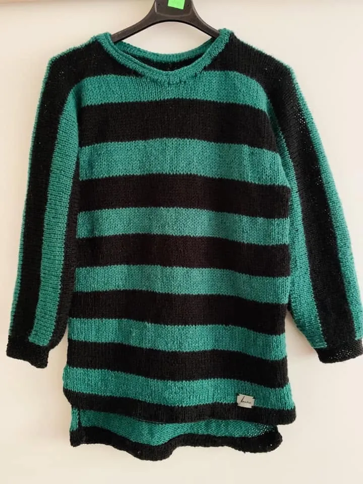 Sweter w zielono-czarne pasy